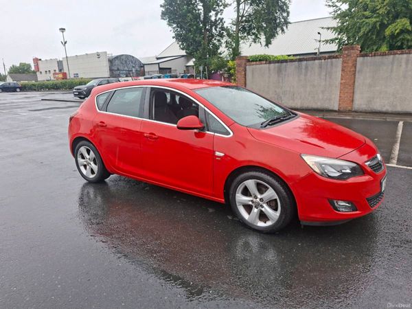 Vauxhall Astra Hatchback, Petrol, 2012, Red