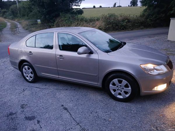 Skoda Octavia Saloon, Diesel, 2011, Beige