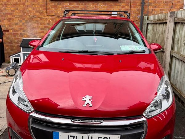 Peugeot 208 Hatchback, Petrol, 2017, Red