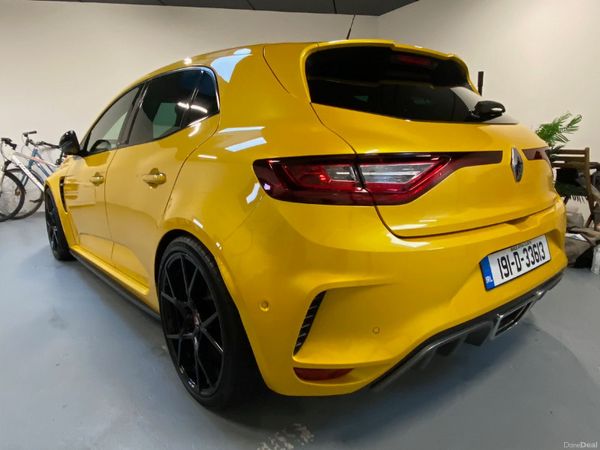 Renault Megane Hatchback, Petrol, 2019, Yellow