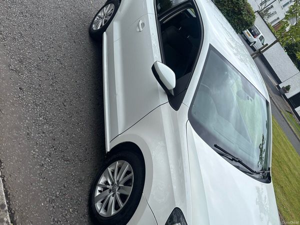 Volkswagen Polo Hatchback, Petrol, 2015, White