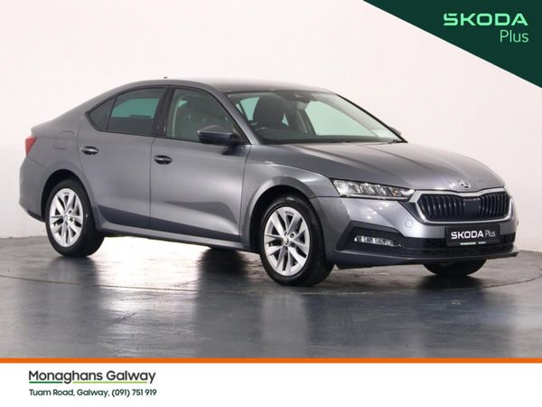 Skoda Octavia Hatchback, Diesel, 2023, Grey