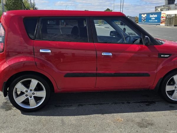 Kia Soul Hatchback, Diesel, 2010, Red