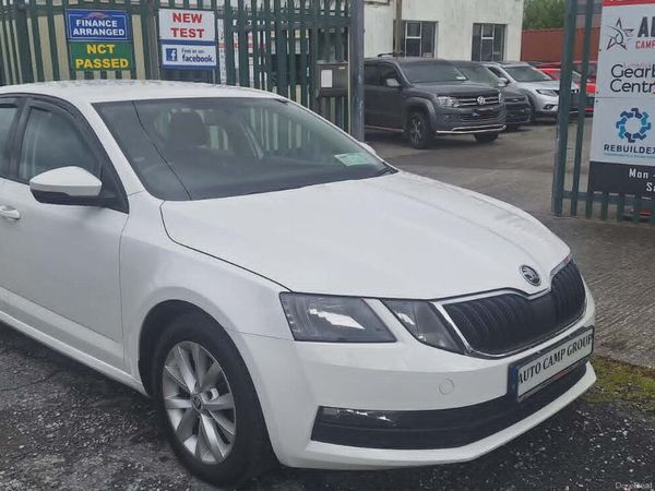 Skoda Octavia Saloon, Diesel, 2018, White