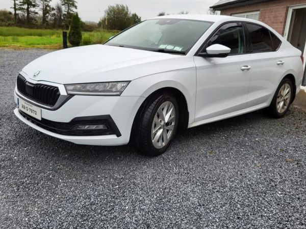 Skoda Octavia Saloon, Diesel, 2021, White
