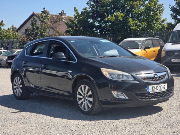 Opel Astra Hatchback, Diesel, 2012, Black