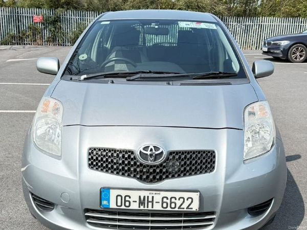 Toyota Yaris Hatchback, Petrol, 2006, Silver