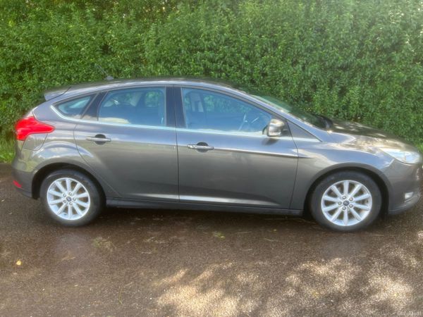 Ford Focus Hatchback, Diesel, 2017, Grey