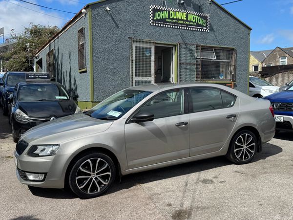 Skoda Octavia Saloon, Petrol, 2017, Yellow