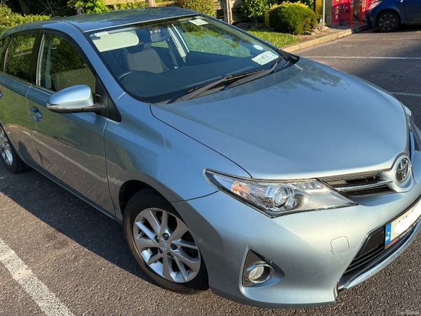 Toyota Auris Hatchback, Petrol, 2014, Blue