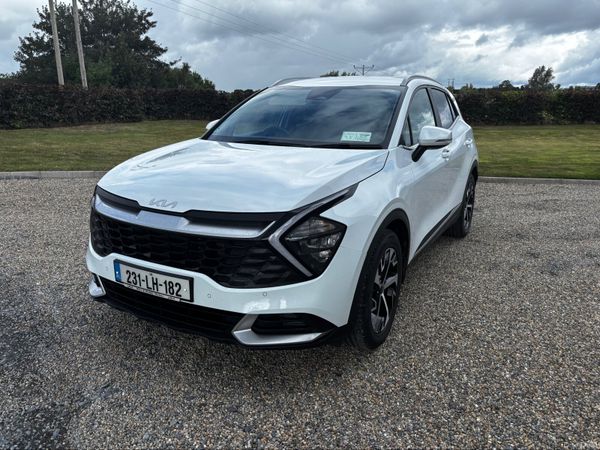 Kia Sportage SUV, Diesel Hybrid, 2023, White