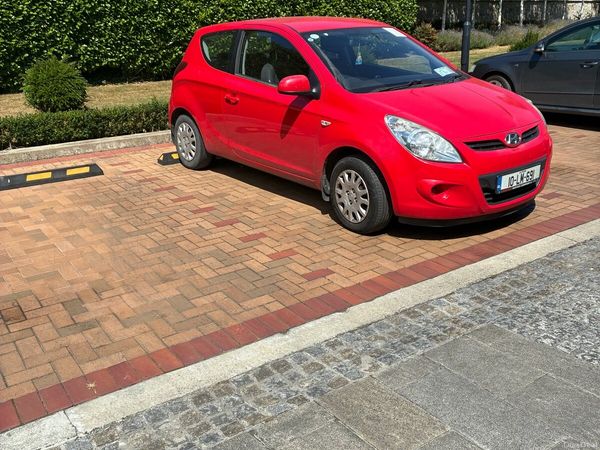 Hyundai i20 Hatchback, Petrol, 2010, Red