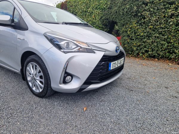 Toyota Yaris Hatchback, Petrol Hybrid, 2017, Grey
