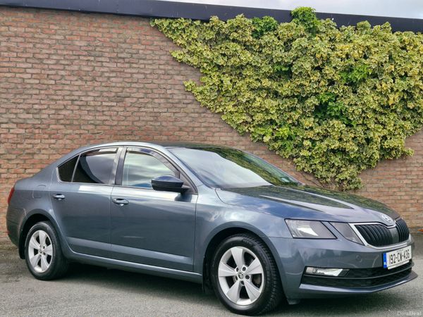 Skoda Octavia Saloon, Diesel, 2019, Grey