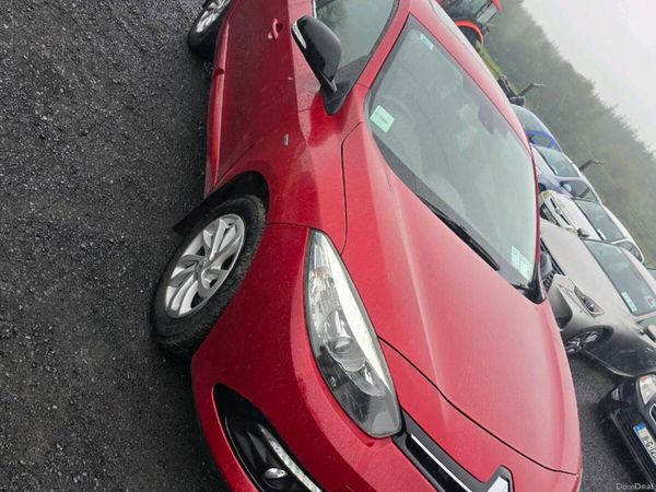 Renault Fluence Saloon, Diesel, 2017, Red