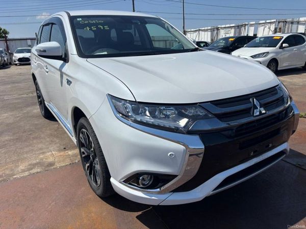 Mitsubishi Outlander SUV, Petrol Plug-in Hybrid, 2018, White