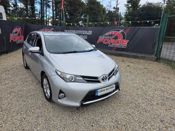 Toyota Auris Hatchback, Diesel, 2013, Silver