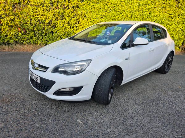Vauxhall Astra Hatchback, Diesel, 2015, White