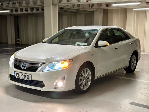 Toyota Camry Saloon, Petrol Hybrid, 2013, White