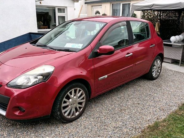 Renault Clio Hatchback, Petrol, 2010, Red