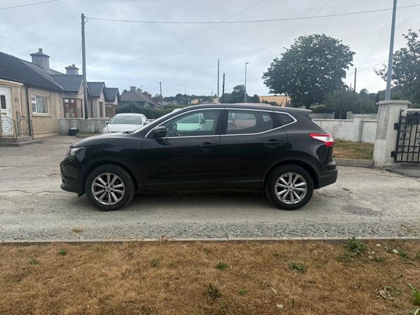 Nissan Qashqai SUV, Diesel, 2014, Black