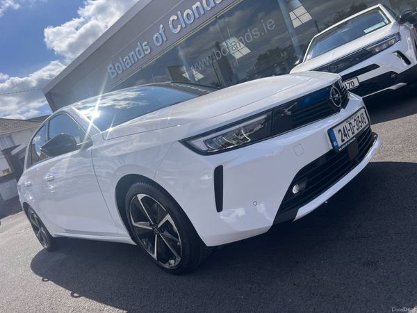Opel Astra Hatchback, Petrol, 2024, White