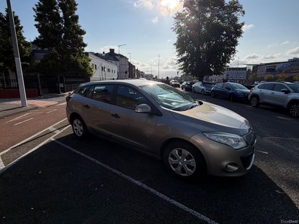 Renault Megane Estate, Diesel, 2010, Gold