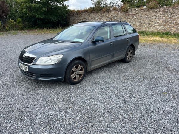Skoda Octavia Estate, Diesel, 2010, Grey