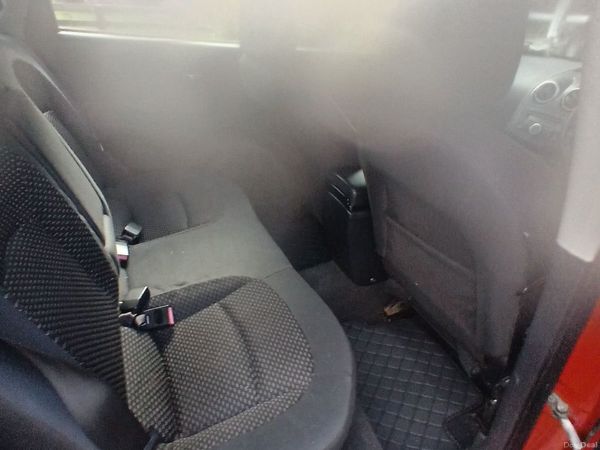 Nissan Qashqai Hatchback, Diesel, 2009, Red