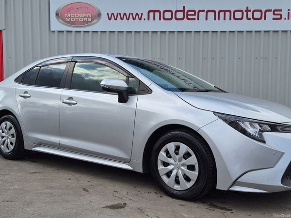 Toyota Corolla Saloon, Petrol Hybrid, 2021, Silver