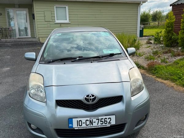 Toyota Yaris Hatchback, Petrol, 2010, Silver