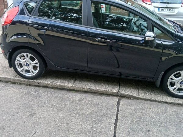 Ford Fiesta Hatchback, Petrol, 2014, Black