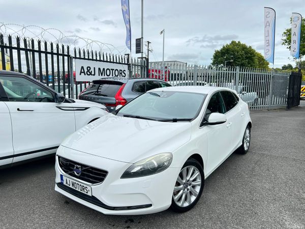 Volvo V40 Hatchback, Petrol, 2015, White