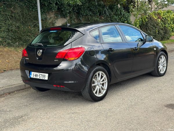 Vauxhall Astra Hatchback, Diesel, 2011, Black