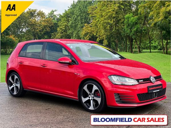 Volkswagen Golf Hatchback, Petrol, 2016, Red