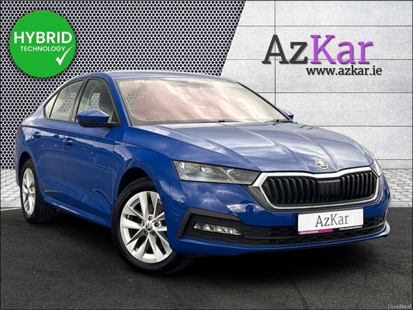 Skoda Octavia Hatchback, Petrol Plug-in Hybrid, 2023, Blue