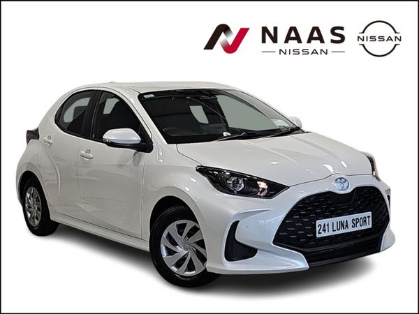 Toyota Yaris Hatchback, Petrol Hybrid, 2024, White