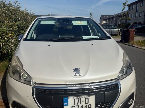 Peugeot 208 Hatchback, Petrol, 2017, White