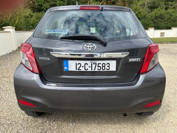 Toyota Yaris Hatchback, Petrol, 2012, Grey