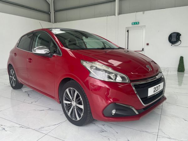 Peugeot 208 Hatchback, Petrol, 2017, Red