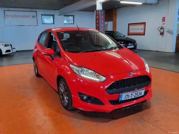 Ford Fiesta Hatchback, Petrol, 2017, Red