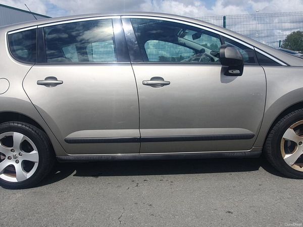 Peugeot 3008 MPV, Diesel, 2010, Grey