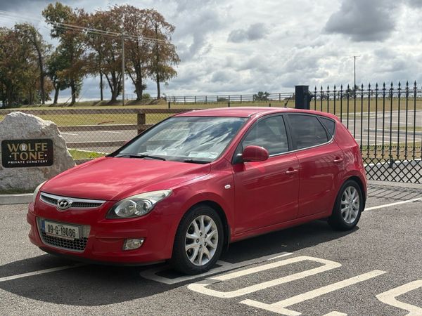 Hyundai i30 Hatchback, Petrol, 2009, Red