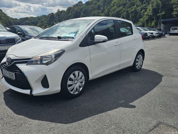 Toyota Yaris Hatchback, Petrol, 2015, White