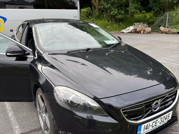 Volvo V40 Hatchback, Petrol, 2014, Black