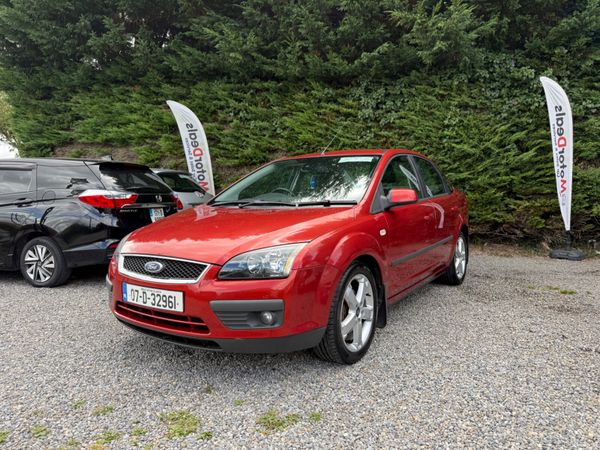 Ford Focus Saloon, Petrol, 2007, Red