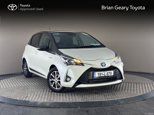 Toyota Yaris Hatchback, Petrol Hybrid, 2019, White