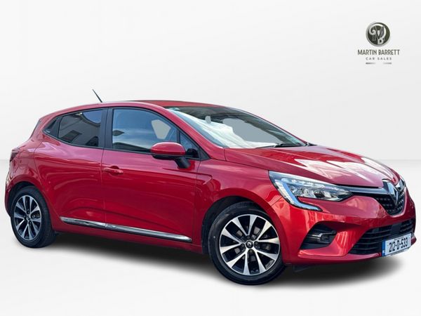 Renault Clio Hatchback, Petrol, 2021, Red