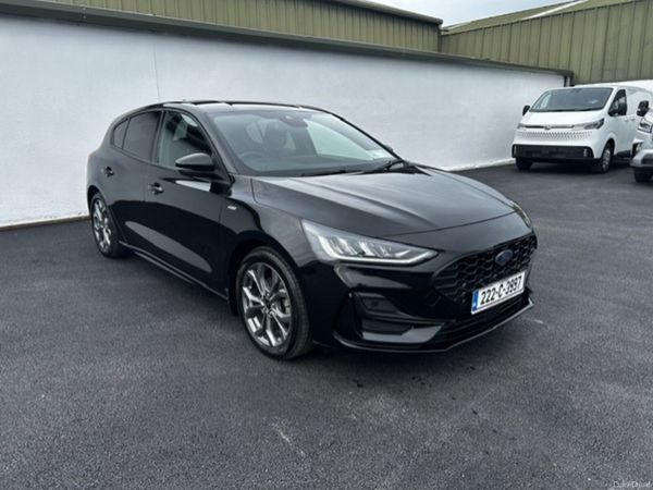 Ford Focus Hatchback, Petrol, 2022, Black
