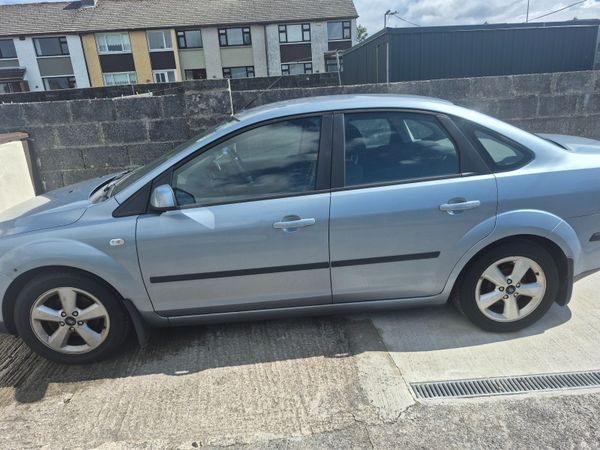Ford Focus Saloon, Petrol, 2006, Blue